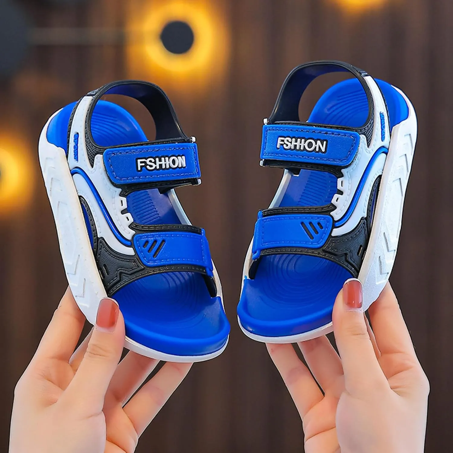 Boys' Casual and Comfortable Sandals Non Slip Soft Sole Boys' Middle and Large Children's Non Slip Beach Girls Sandal