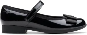 Clarks Girl's Closed Toe Ballet Flats, 9 Little Kid