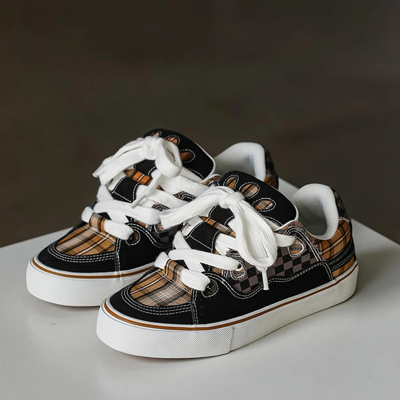 Men's Casual Low Top Sneakers Women Lace-Up Walking Flats Fashion Colorblock Skateboard Shoes