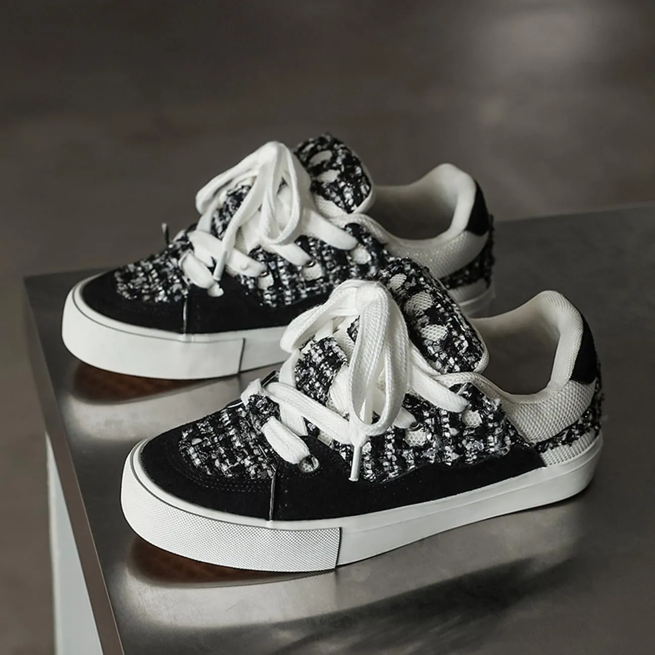 Men's Casual Low Top Sneakers Women Lace-Up Walking Flats Fashion Colorblock Skateboard Shoes