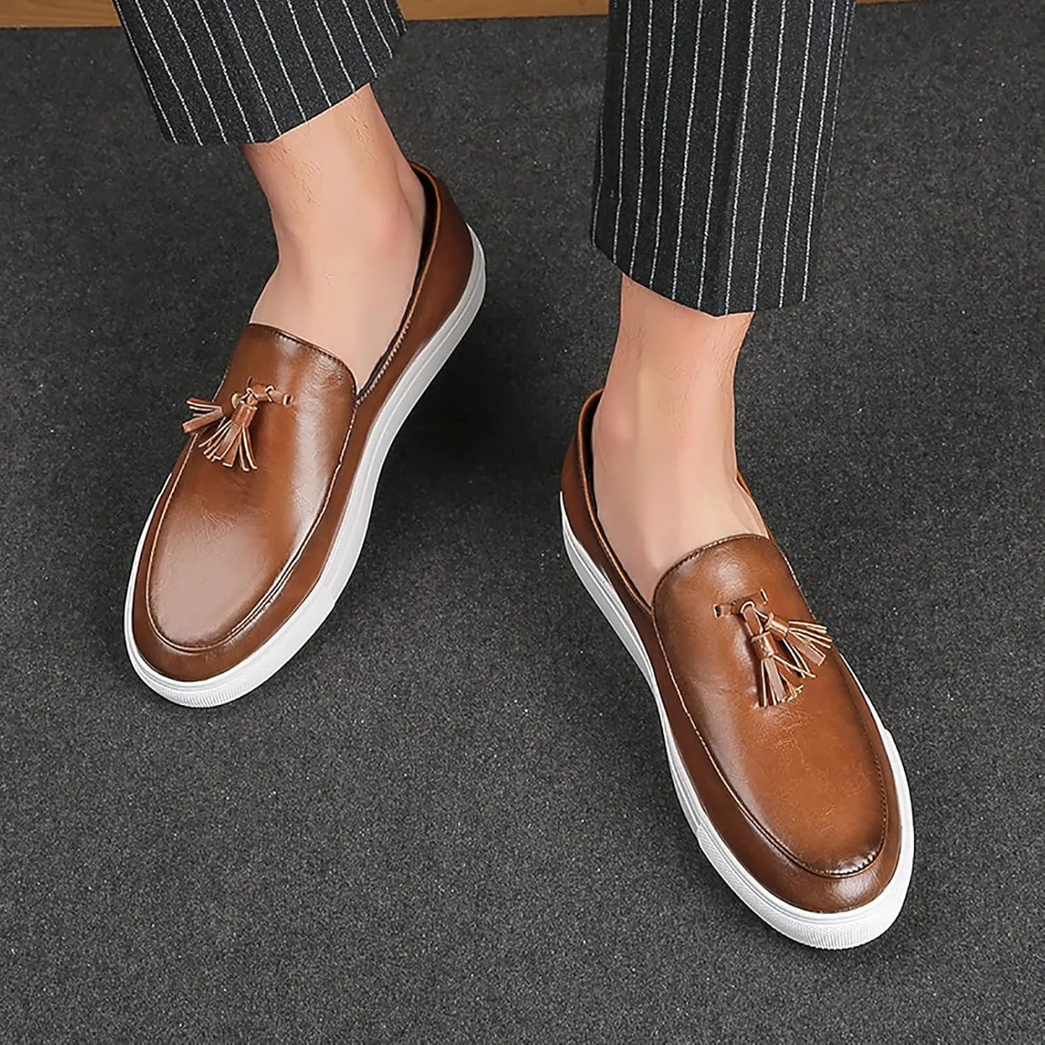 Men's Polished Leather Slip-On Casual Loafers with Tassel Fashion Round Toe Comfort Non-Slip Thick Sole Business Dress Flat Penny Loafer for Work Driving
