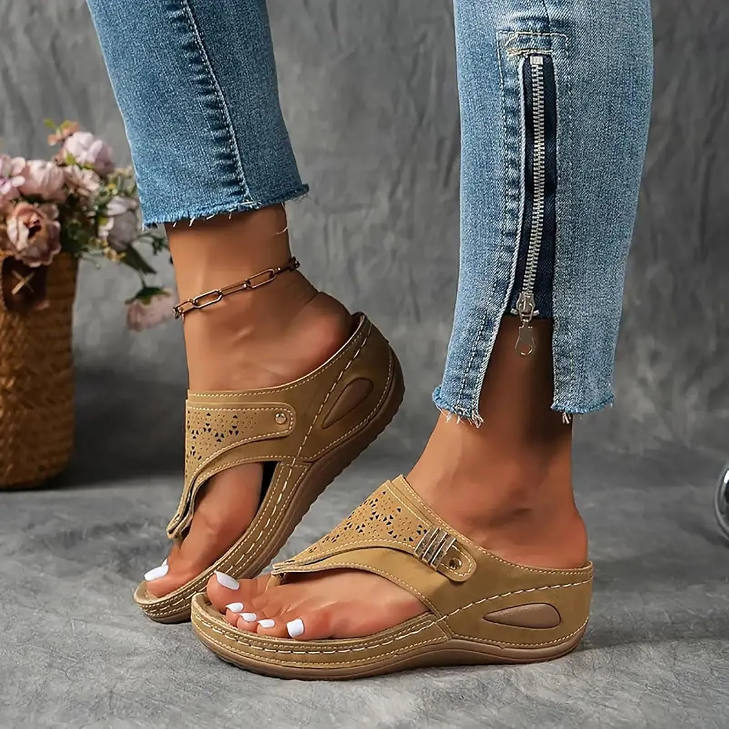 Women's Breathable Mesh Sports Sandals,Mesh Comfort Durable Non Slip Sole Casual Versatile Open Toe Beach Slides with Low Platform Heel Casual Beach Slides for Summer Comfort